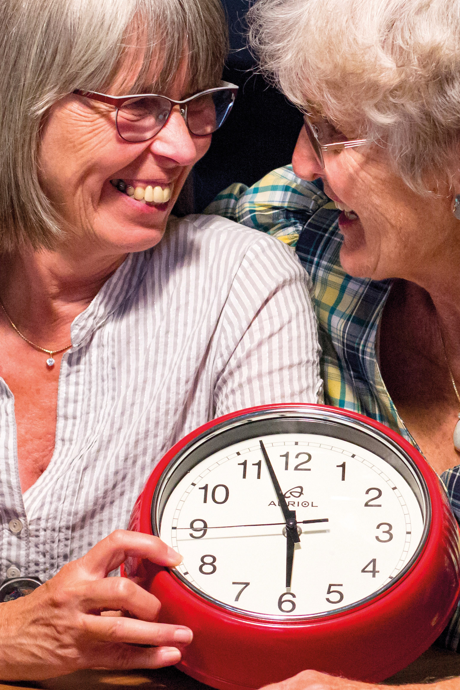 Annemarie Voss und Karin Mulder im Gespräch übers Älterwerden. – Bild: Elias Rüegsegger