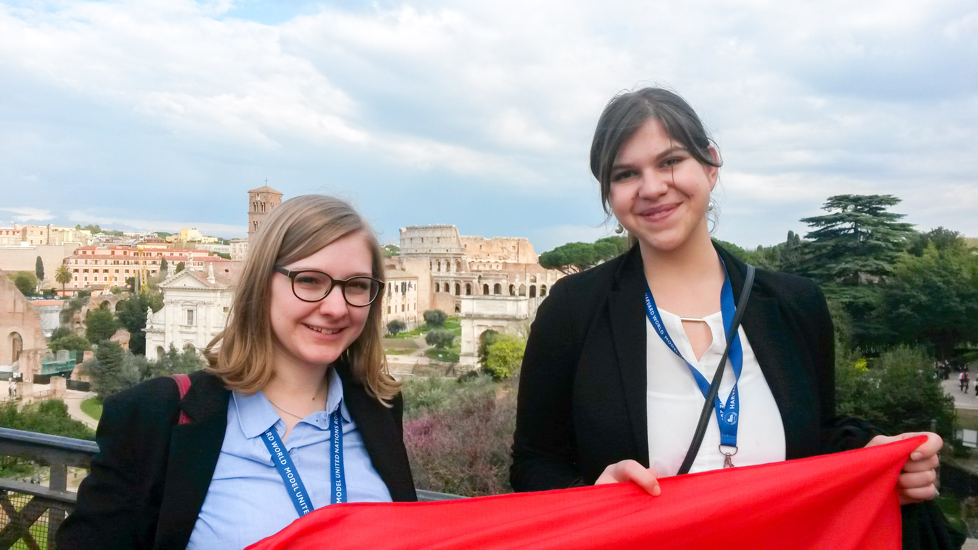 Annina Reusser und Tanja Mitric in Rom. – Bild: zvg/anr