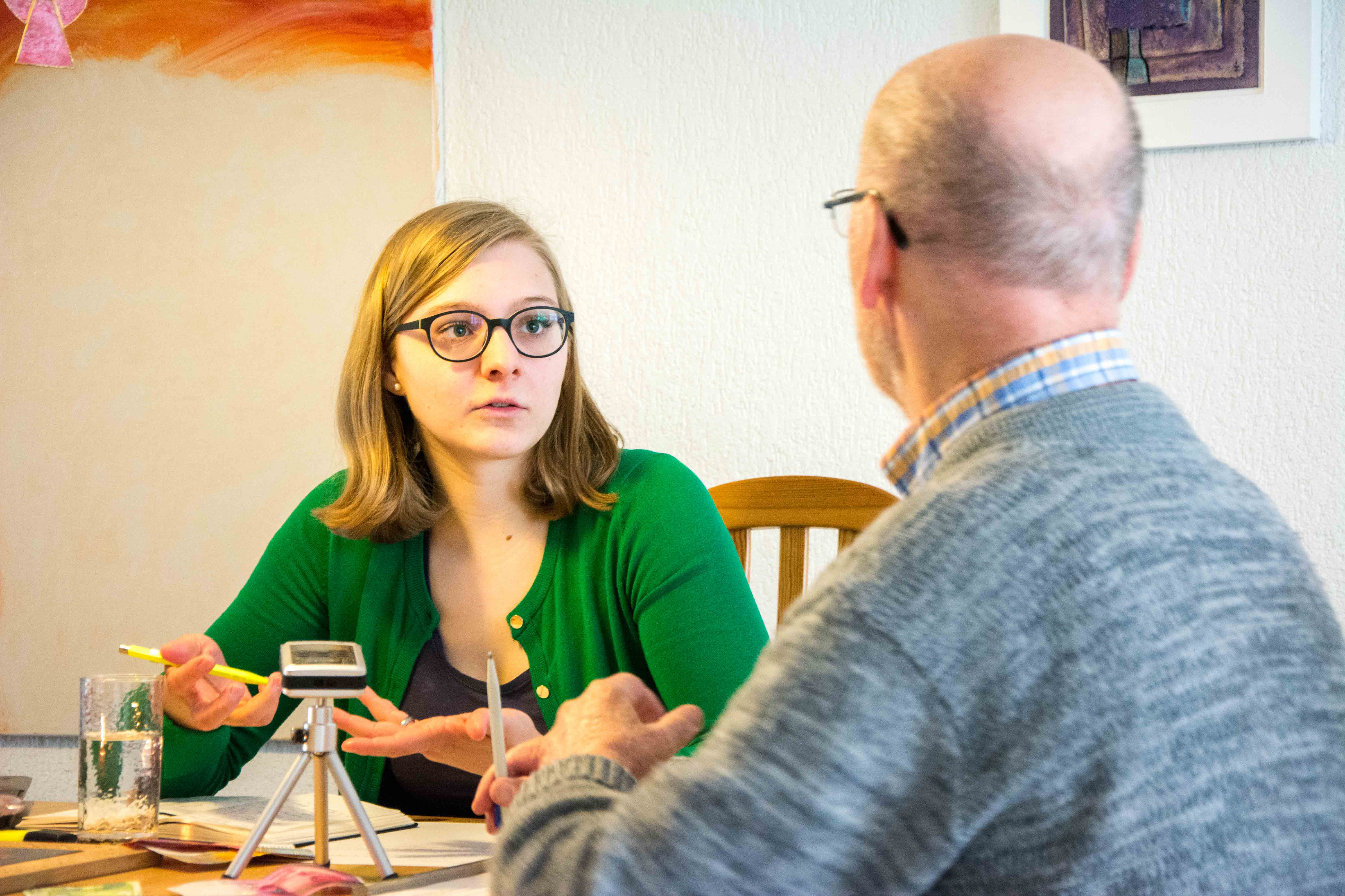 Werner, hättest du noch gearbeitet, fragt Annina Reusser. – Bild: Demian Thurian